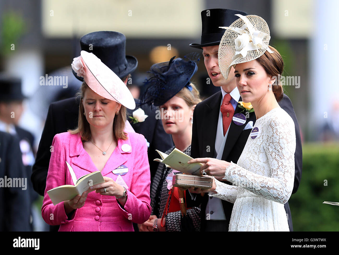 Le duc et la duchesse de Cambridge au cours de la deuxième journée du Royal Ascot, 2016 à Ascot Racecourse. Banque D'Images