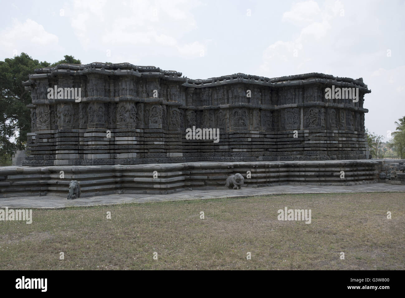 Temple, kedareshwara halebid, Karnataka, Inde. vue depuis le sud-ouest. Banque D'Images