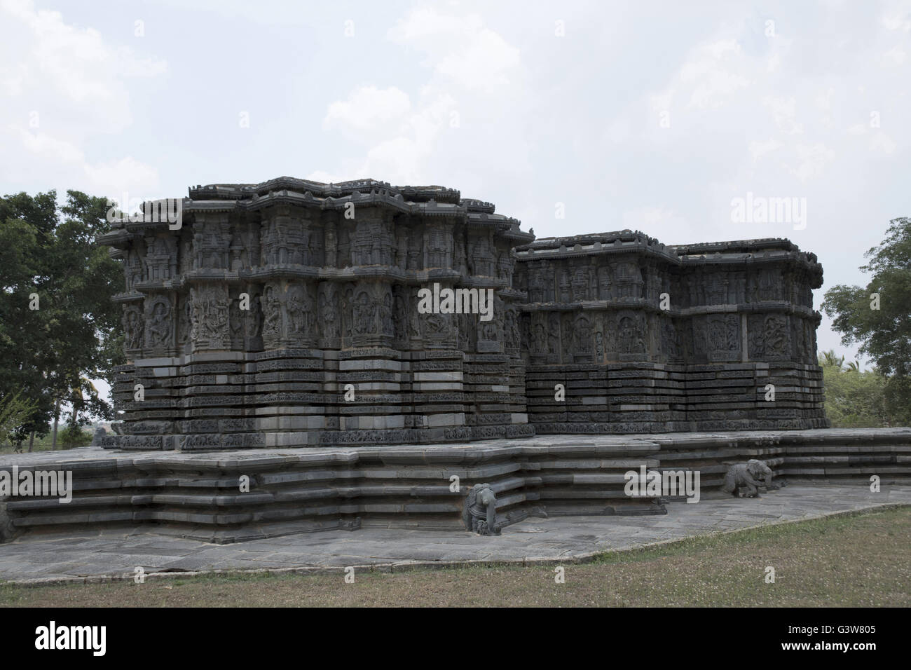 Temple, kedareshwara halebid, Karnataka, Inde. vue depuis le sud-ouest. Banque D'Images