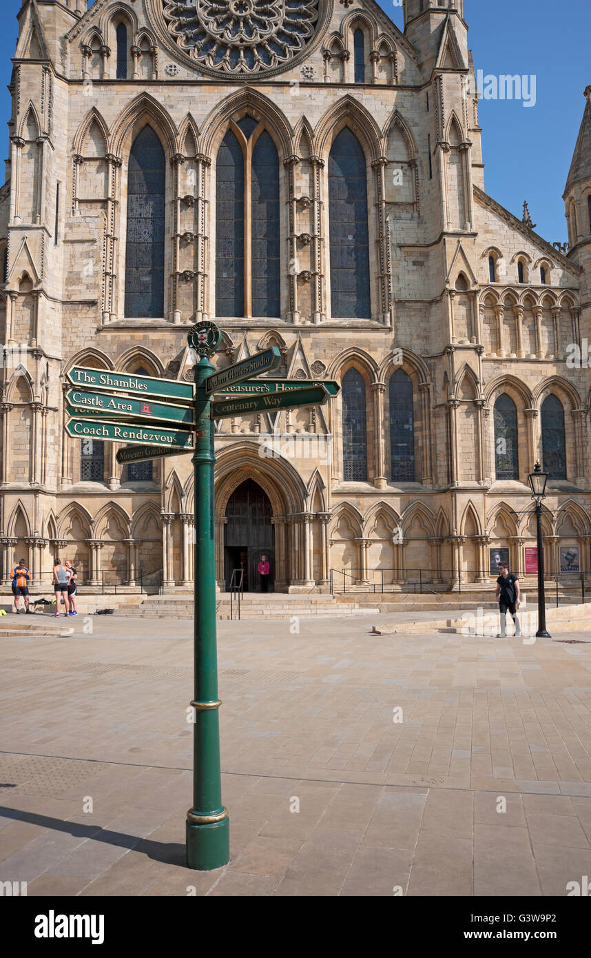 South transept of the Minster en été York North Yorkshire Angleterre Royaume-Uni GB Grande-Bretagne Banque D'Images