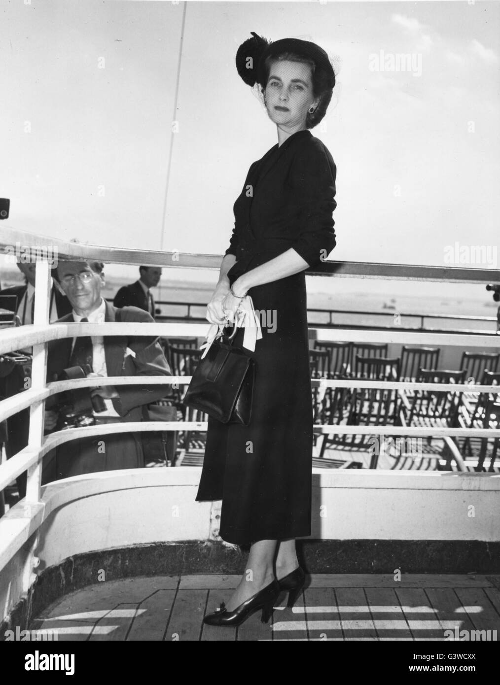 Mme Barbara Hutton Troubetzkoy (Princesse Troubetzkoy), dime store héritière, est arrivé à New York, à bord du White Star Liner QUEEN ELIZABETH. Banque D'Images