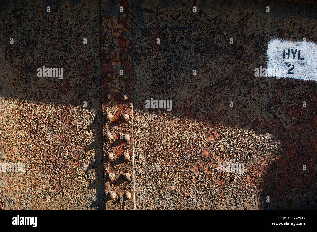 Détail de la patine rouille Hayle Harbour pont de fer, montrant rivets et béquille fer Banque D'Images