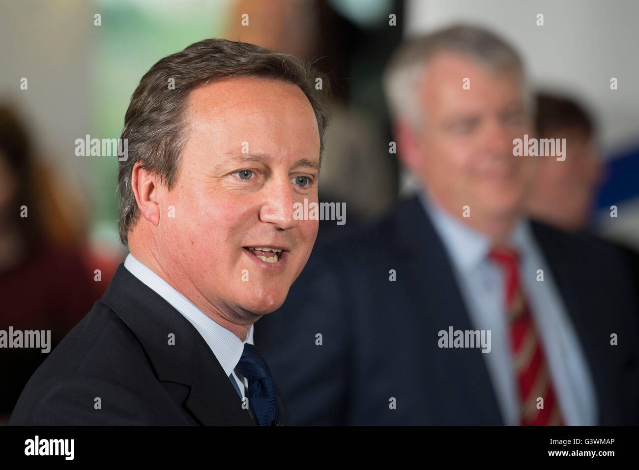 L'ancien Premier Ministre, David Cameron, Premier Ministre du Pays de Galles avec Carwyn Jones à British Gas à Cardiff, Pays de Galles du Sud. Banque D'Images