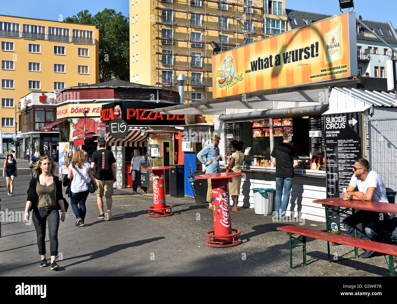 Fast Food rue Warschauer Strasse Friedrichshain - kreuzberg Berlin matières temple, anciennes cours de triage, Revaler Straße Allemagne ( spot vie nocturne night club salon ) Banque D'Images