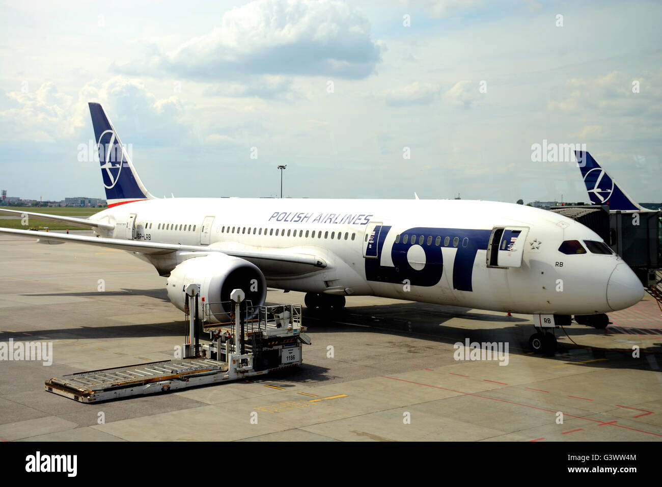 Boeing 787 De La Compagnie Aerienne Polonaise De L Aeroport International Chopin De Varsovie Pologne Photo Stock Alamy