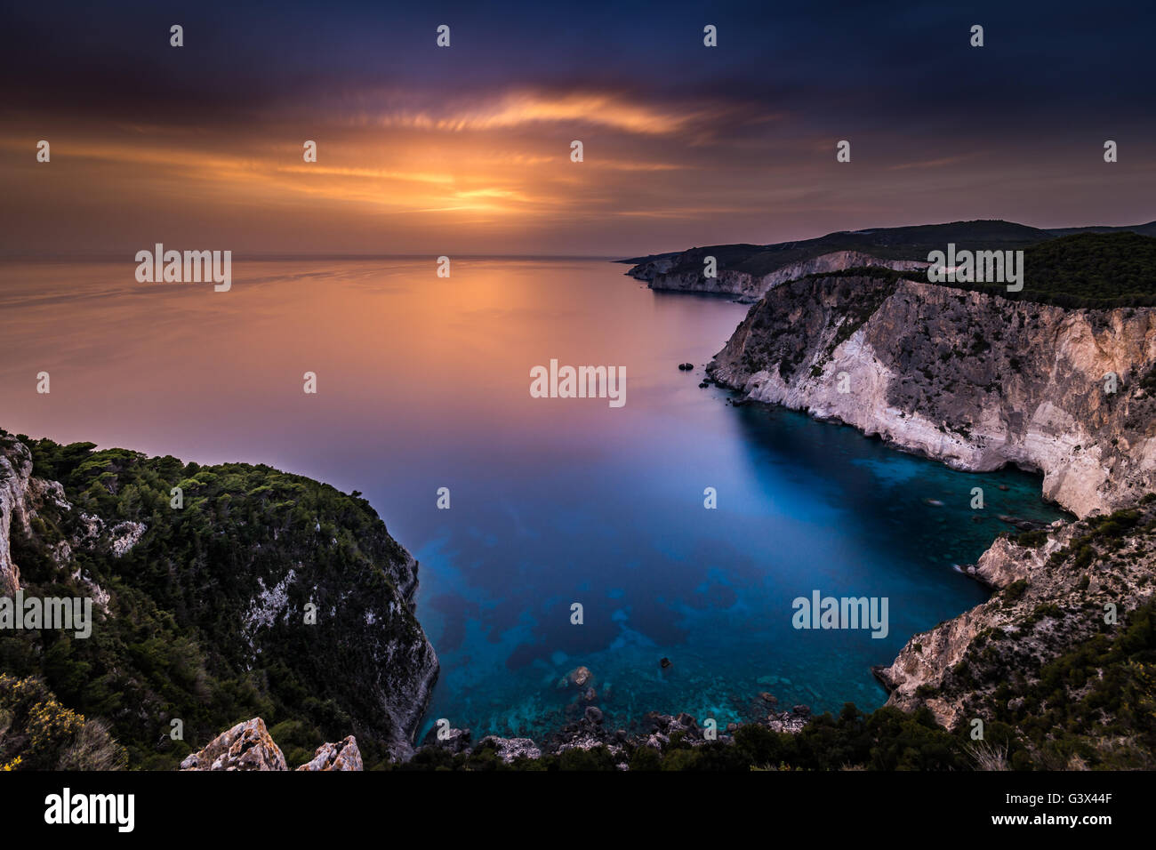 Magnifique coucher de soleil dans l'île de Zakynthos Banque D'Images