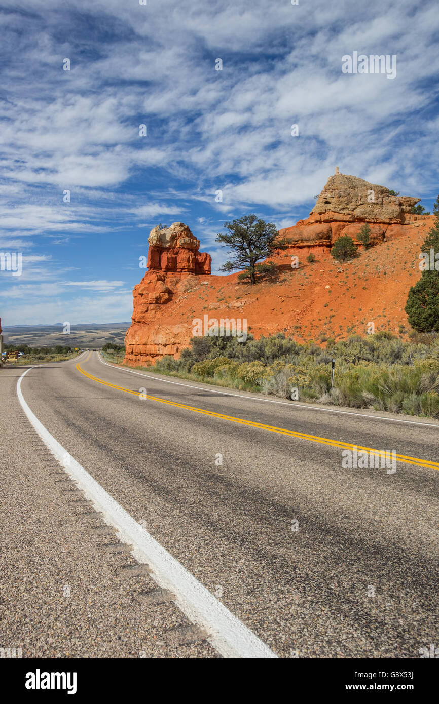 Route à travers Red Canyon dans l'Utah, United States Banque D'Images