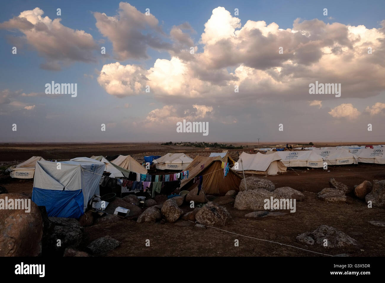Avis de Newroz situé dans le camp de réfugiés de Al Jazira, Canton nord-est de la Syrie. Newroz a été initialement établi pour abriter les Syriens déplacés de la guerre civile en Syrie puis occupées par des personnes déplacées de la minorité secte Yazidis, fuyant les violences dans la ville irakienne de Sinjar Banque D'Images