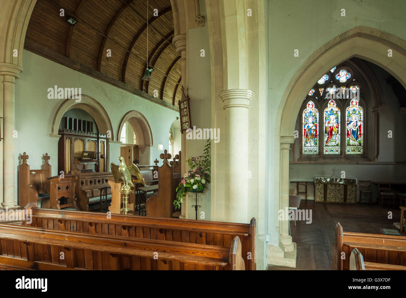 Intérieur de l'église St Laurence à Grandson, East Sussex, Angleterre. Banque D'Images