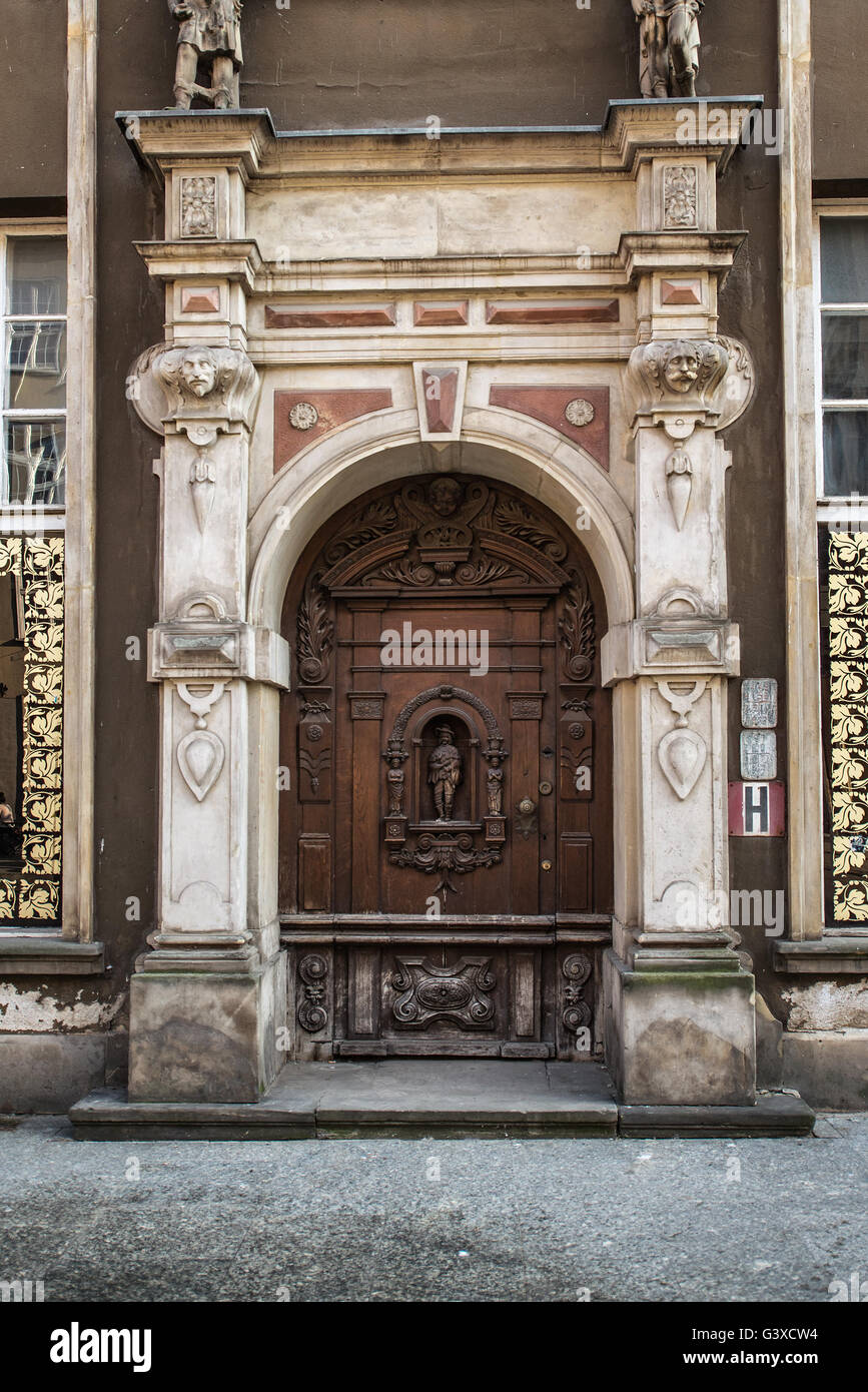 Porte en bois à Gdansk Banque D'Images