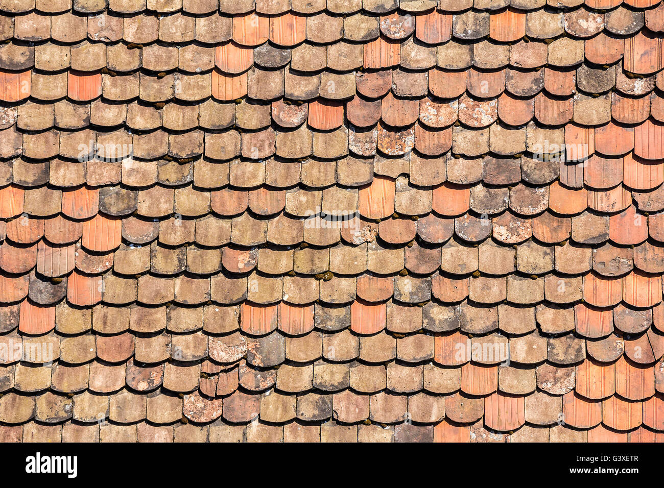 Vieilles tuiles toit comme texture background Banque D'Images