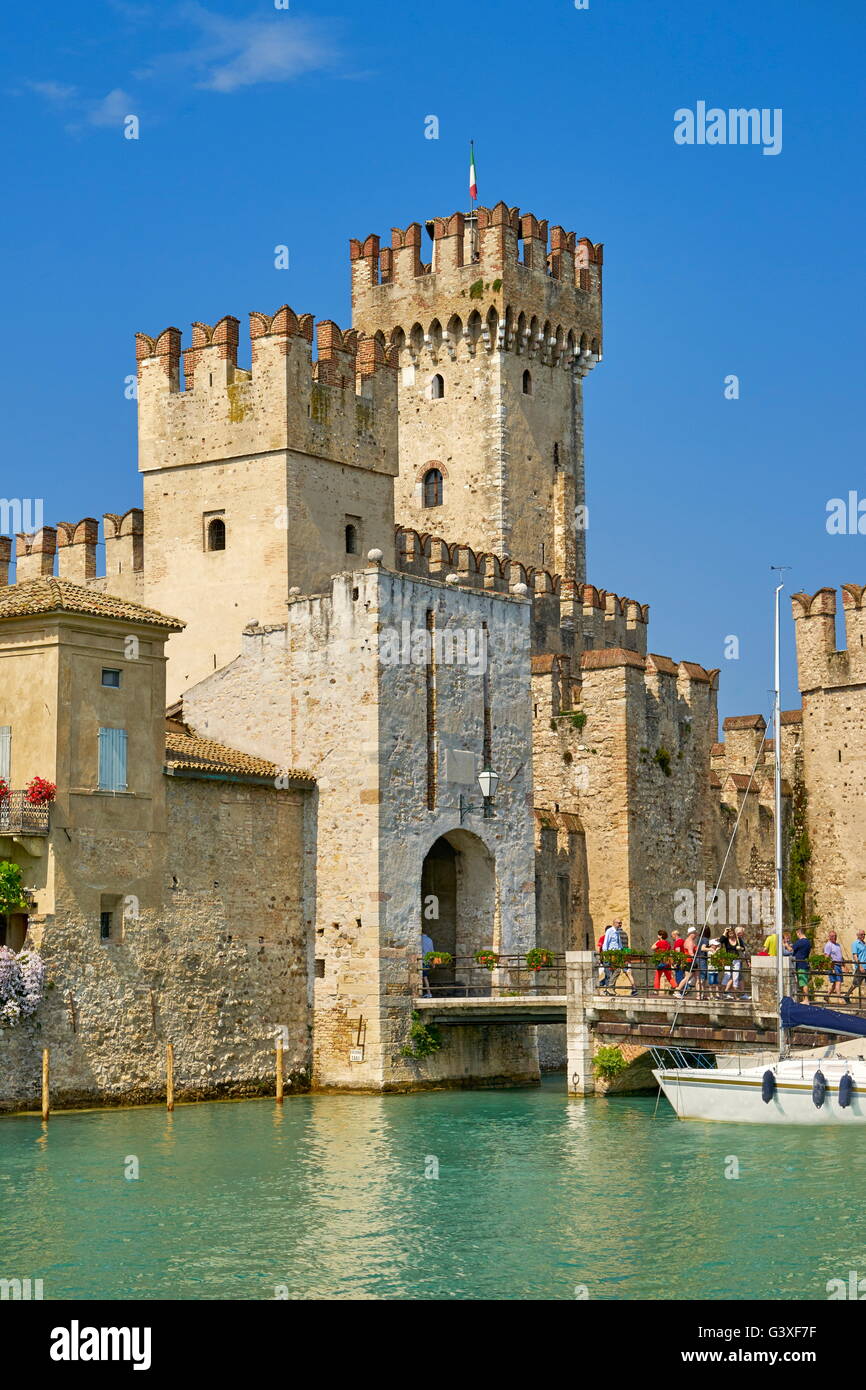 Château Scaliger, Sirmione, Lac de Garde, Lombardie, Italie, l'UNESCO Banque D'Images