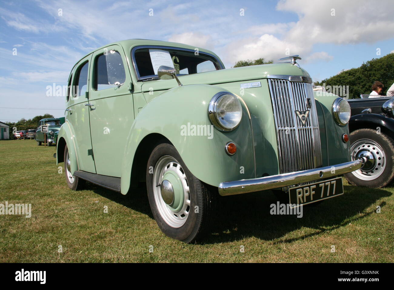 Un livre vert 1952 PRÉFET FORD VOITURE CLASSIQUE AVEC SIDEVALVE MOTEUR À UN ÉVÉNEMENT AUTOMOBILE VINTAGE Banque D'Images