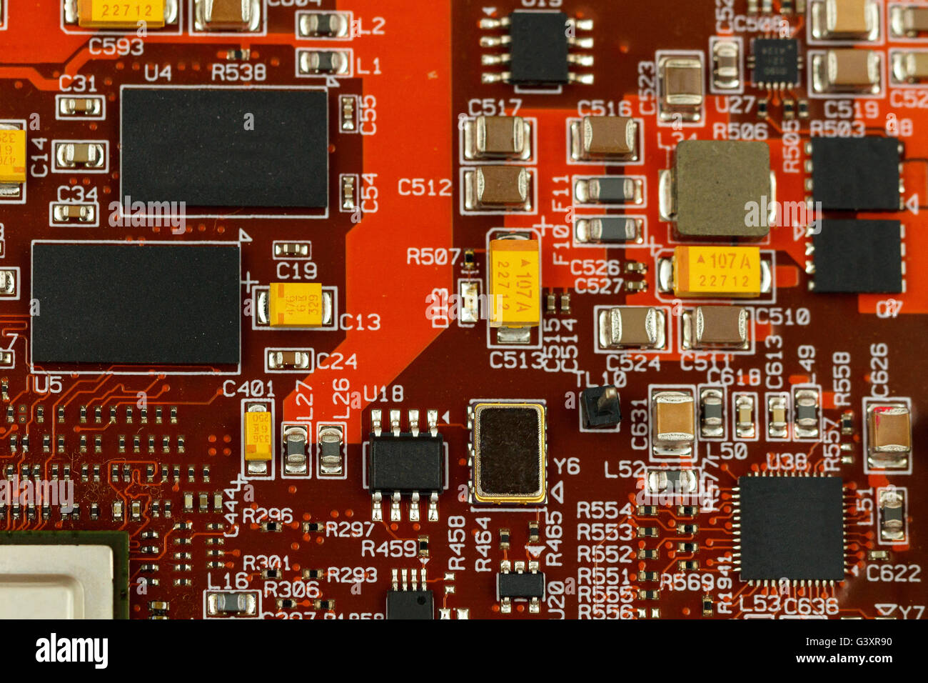 Circuit imprimé avec ICs, condensateurs chip, tantale condensateurs, résistances et. Banque D'Images