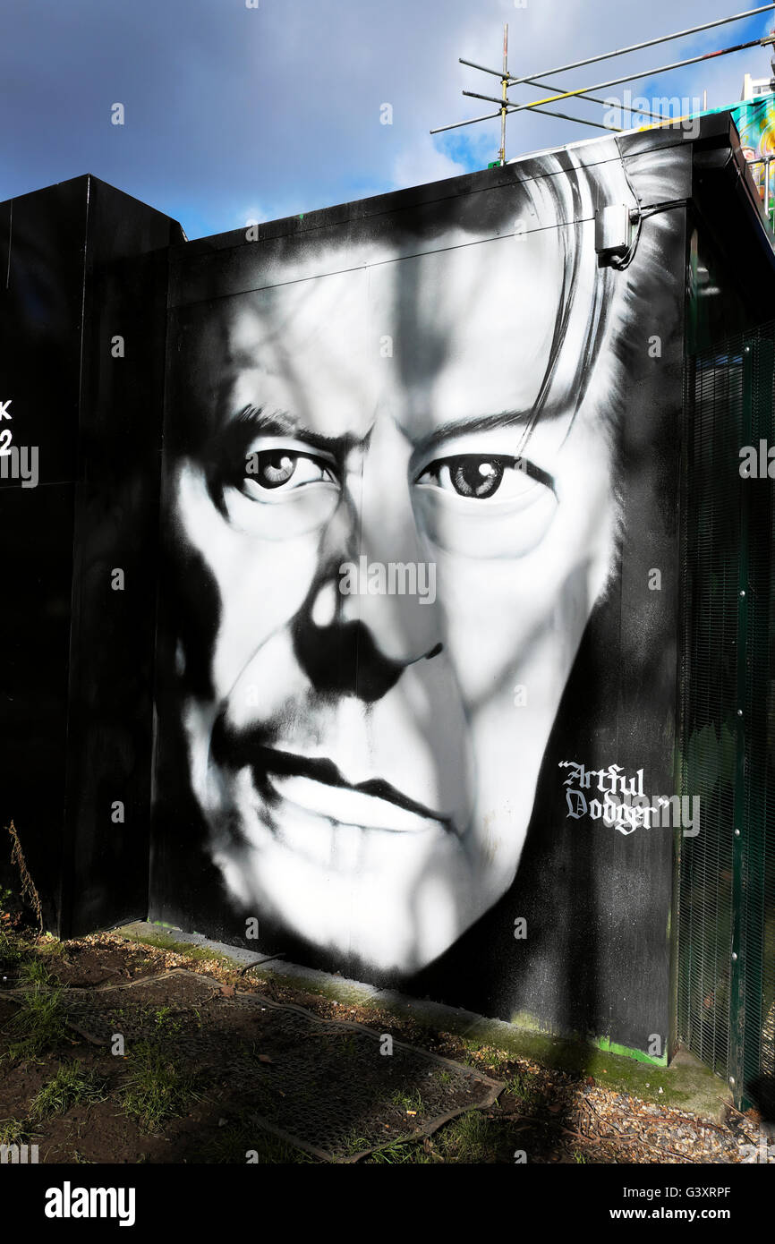 'David Bowie' murale sur le panneau publicitaire dans le sud de Londres 2016 KATHY DEWITT Banque D'Images