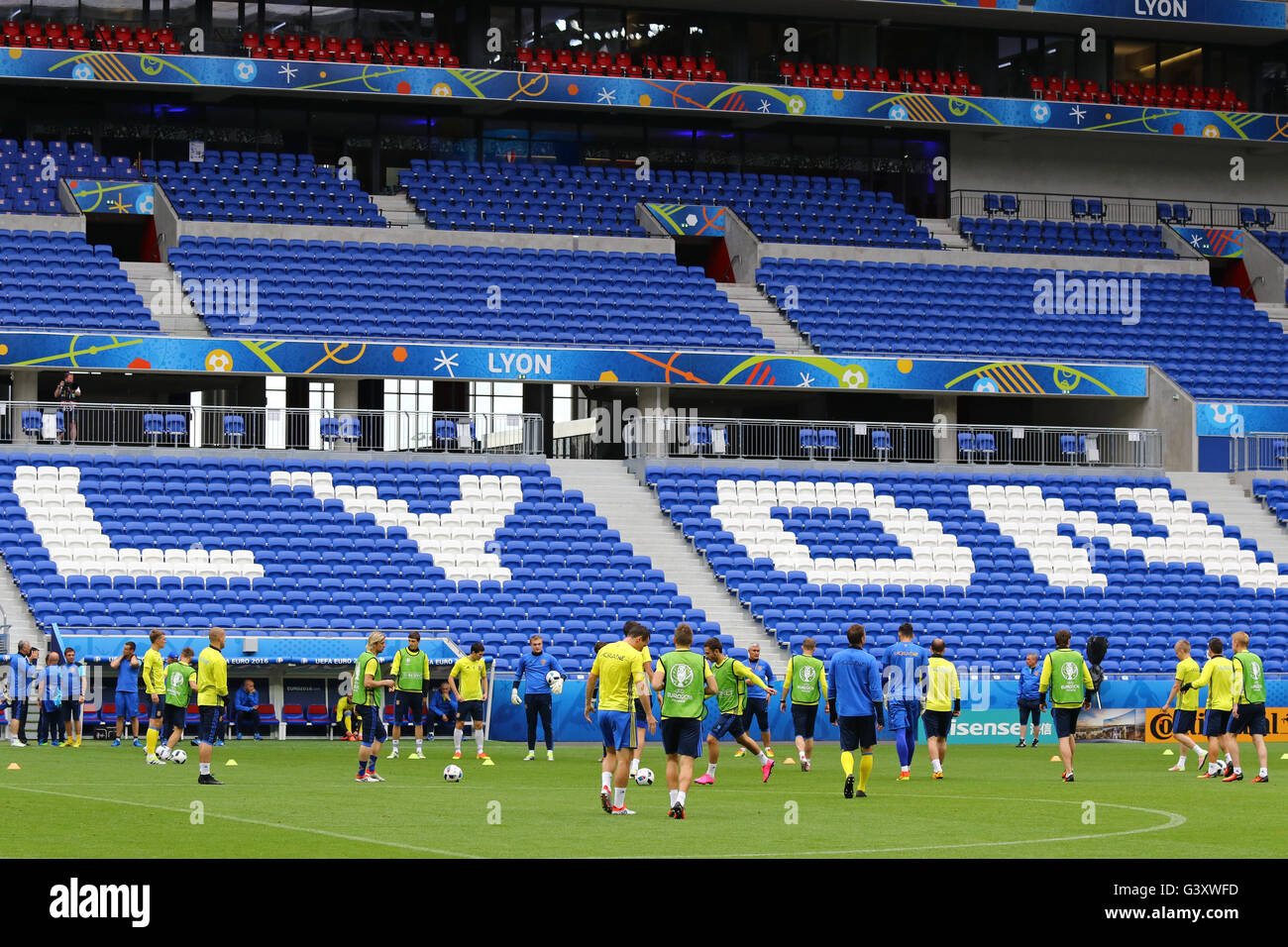 Lyon, France. 15 Juin, 2016. Ouvrir session de formation de l'Ukraine avant de l'Équipe Nationale de Football UEFA EURO 2016 match contre N.Ireland. Stade de Lyon, Lyon, France. Crédit : Oleksandr Prykhodko/Alamy Live News Banque D'Images