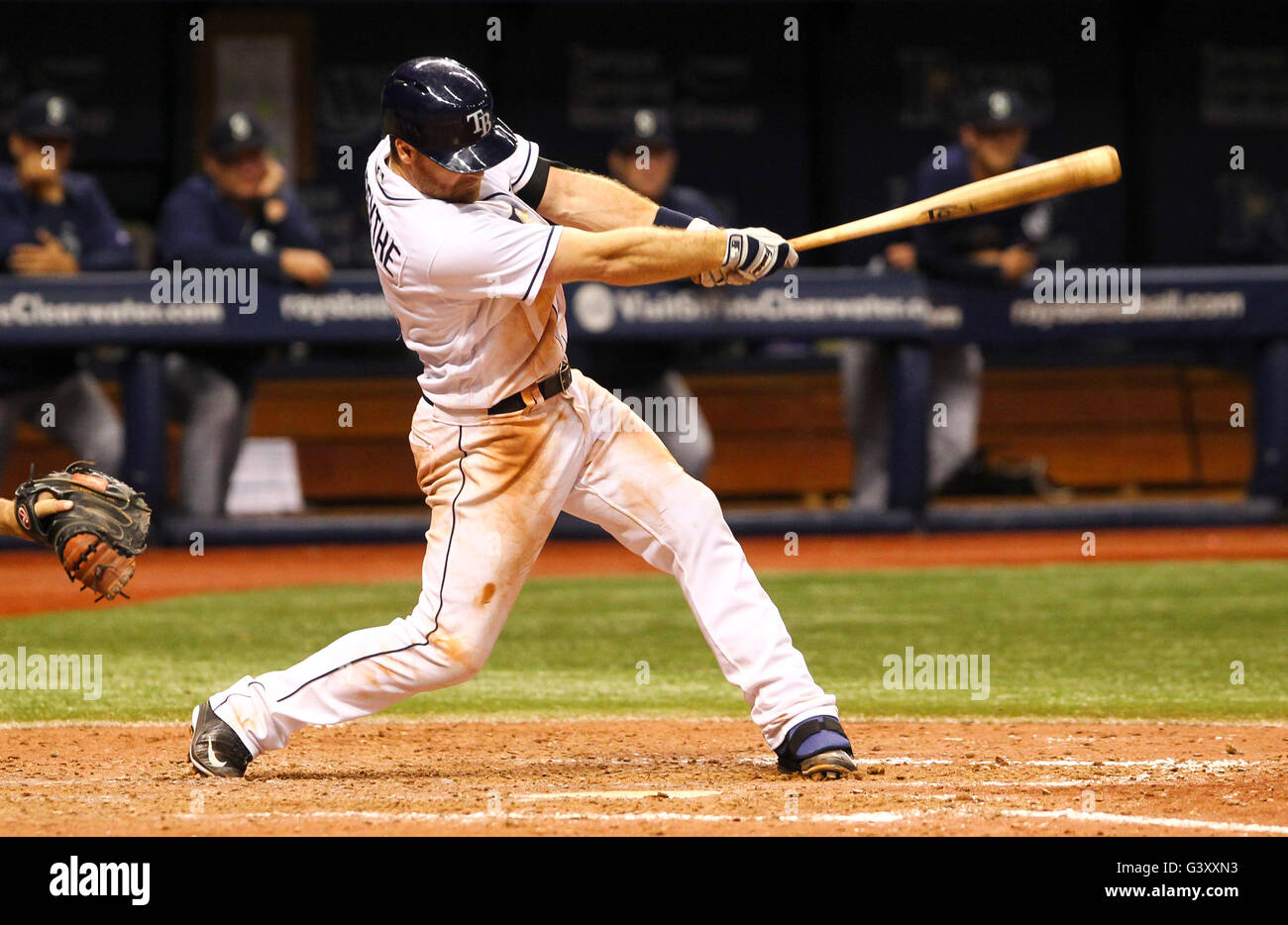 Saint Petersburg, Florida, USA. 15 Juin, 2016. Vous VRAGOVIC | fois.Rays de Tampa Bay Le deuxième but Logan Forsythe (11) triples dans la treizième manche du match entre les Mariners de Seattle et les Rays de Tampa Bay au Tropicana Field à Saint-Pétersbourg, en Floride, le mercredi 15 juin, 2016. Les Rays de Tampa Bay battre les Mariners de Seattle 3-2. © Vous Vragovic/Tampa Bay Times/ZUMA/Alamy Fil Live News Banque D'Images