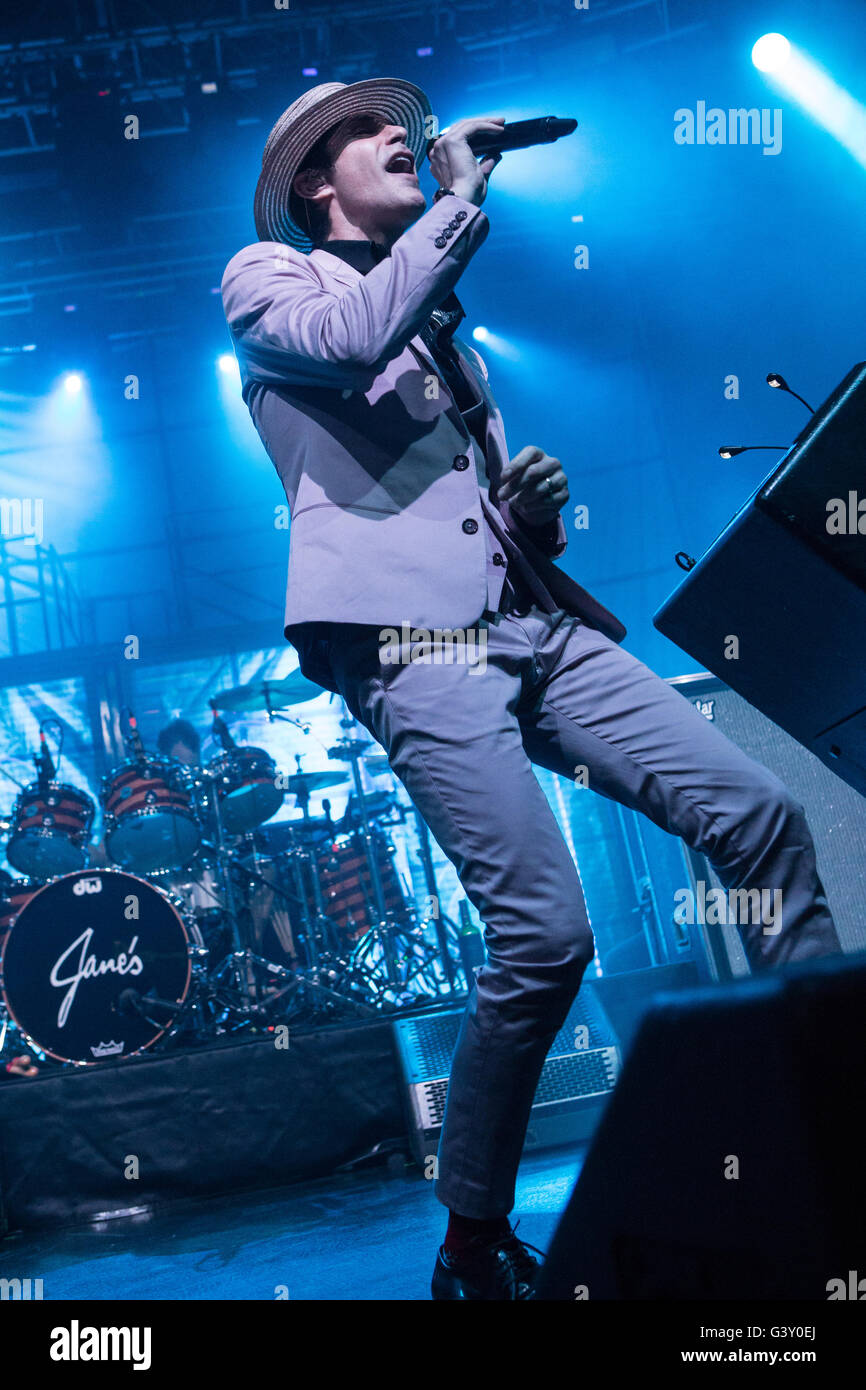 Milan Italie. 15 juin 2016. Le groupe de rock JANE'S ADDICTION effectue sur scène à Fabrique pour célébrer le 25° anniversaire de leur album "Ritual De Lo Habitual' Credit : Rodolfo Sassano/Alamy Live News Banque D'Images