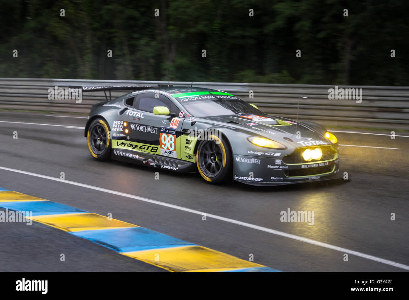 Le circuit du Mans, Le Mans, France. 16 Juin, 2016. Le Mans 24 Heures les qualifications. Aston Martin Racing Aston Martin Vantage GTE LMGTE Am conduit par Paul Dalla Lana, Pedro Lamy et Mathias Lauda. Credit : Action Plus Sport/Alamy Live News Banque D'Images