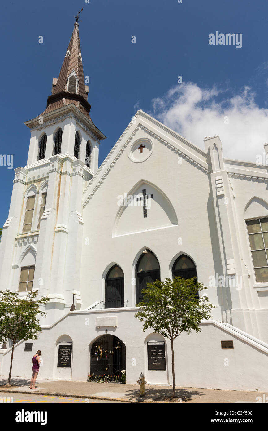 Charleston, Caroline du Sud, USA. 16 Juin, 2016. La Mère historique Emanuel African Methodist Episcopal Church à la veille de l'anniversaire de la prise de masse, 16 juin 2016 à Charleston, Caroline du Sud. Neuf membres ont été abattus au cours de l'étude de la bible à l'église le 17 juin 2015. Credit : Planetpix/Alamy Live News Banque D'Images