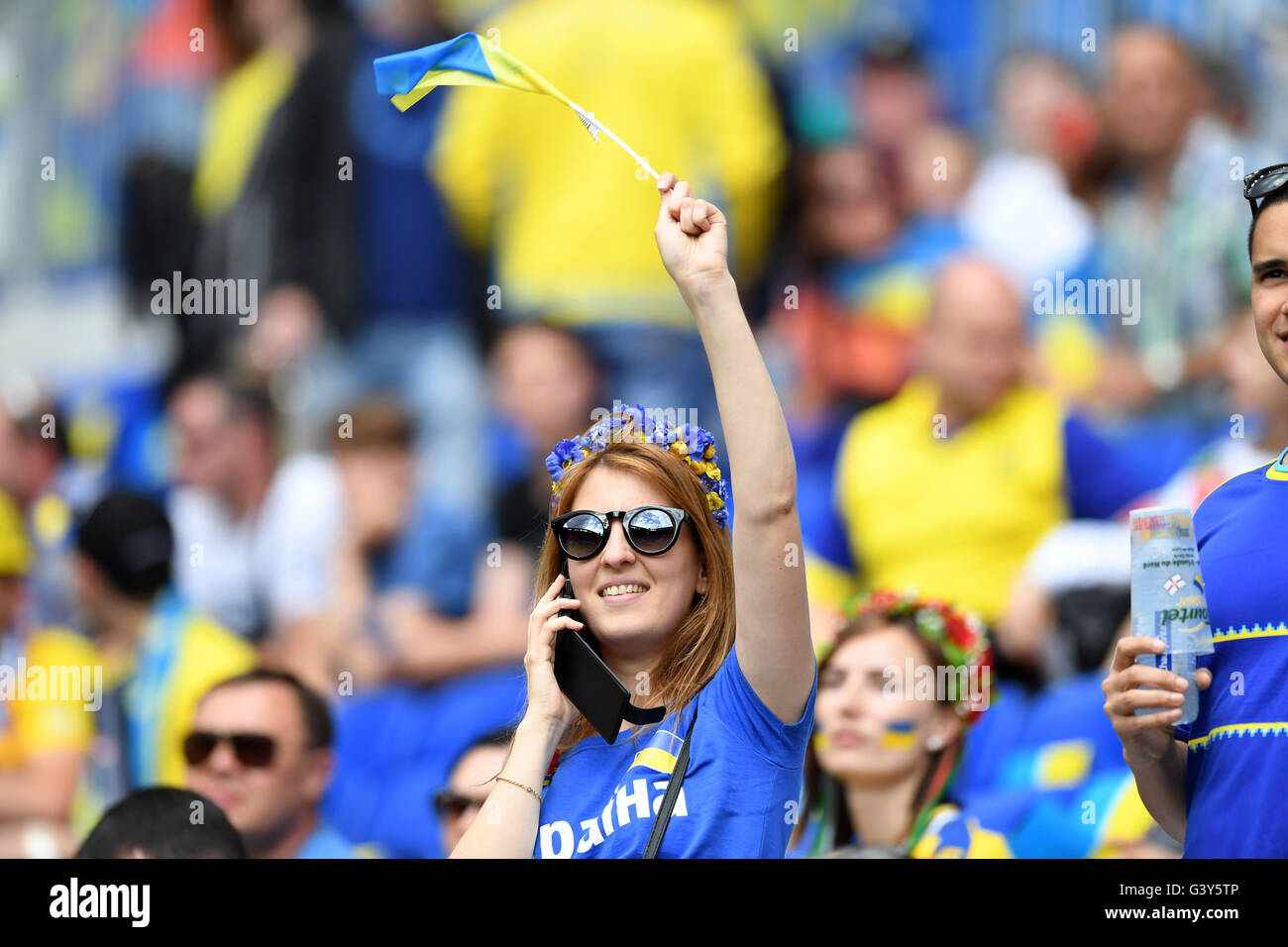 Lyon, France. 16 Juin, 2016. Partisans (Ukraine) ; 16 juin 2016 - Football : UEFA Euro France 2016 : Groupe C, l'Ukraine 0-2 Irlande du Nord au Stade de Lyon, Lyon, France. Credit : aicfoto/AFLO/Alamy Live News Banque D'Images