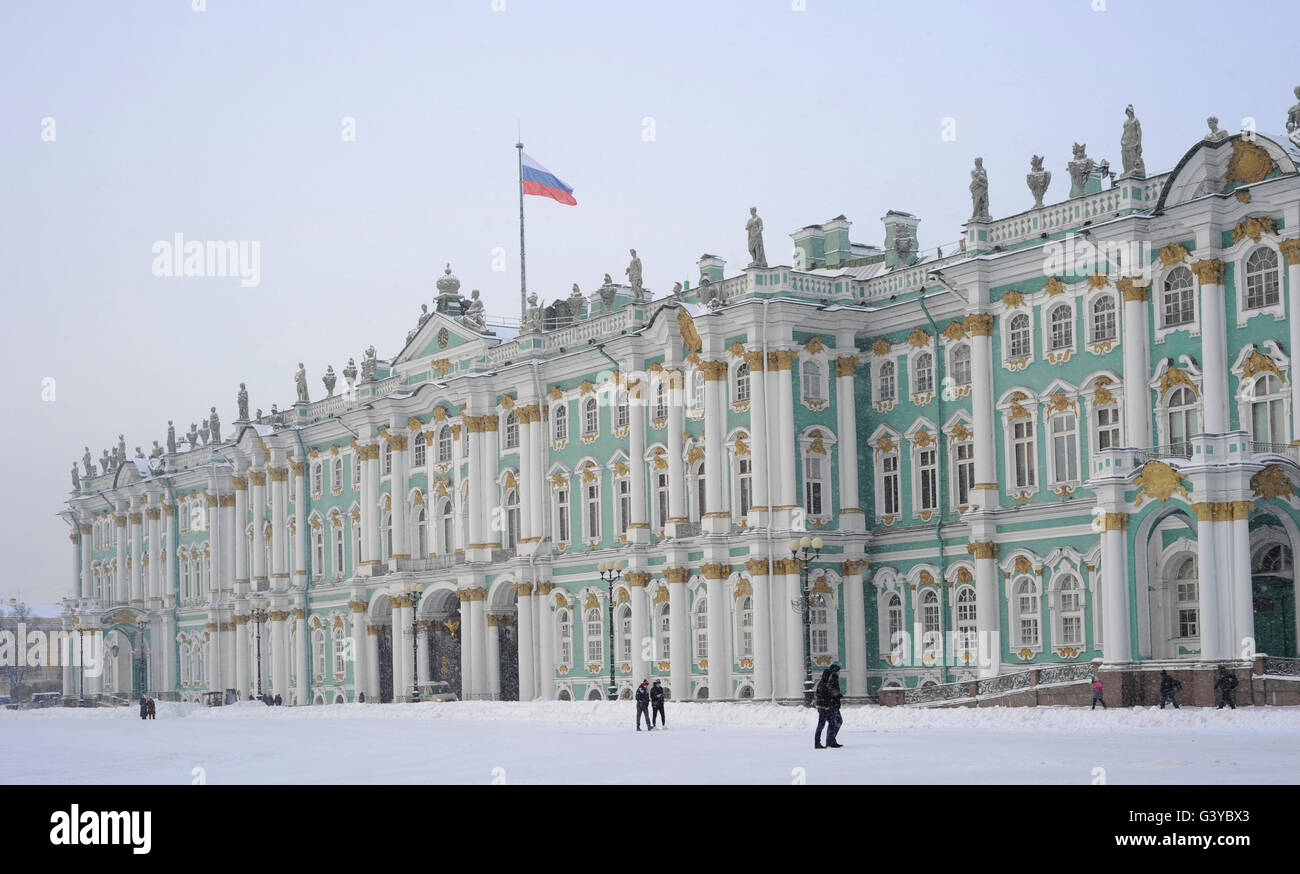 La Russie. Saint Petersburg. Le Musée de l'Ermitage. Palais d'hiver. 18e-19e siècles. Le style baroque. Façade. L'hiver. Banque D'Images