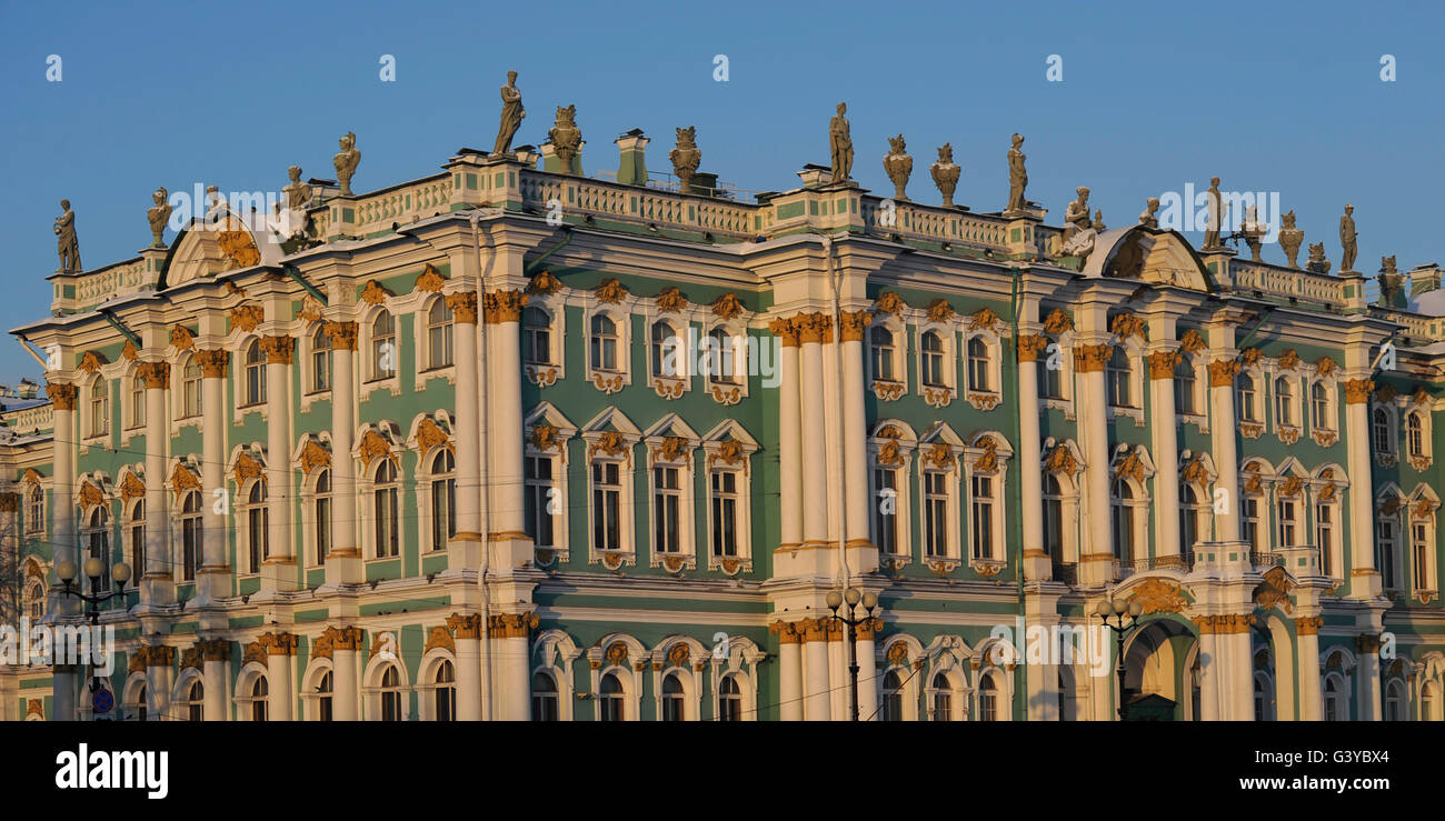 La Russie. Saint Petersburg. Le Musée de l'Ermitage. Palais d'hiver. 18e-19e siècles. Le style baroque. Façade. Banque D'Images