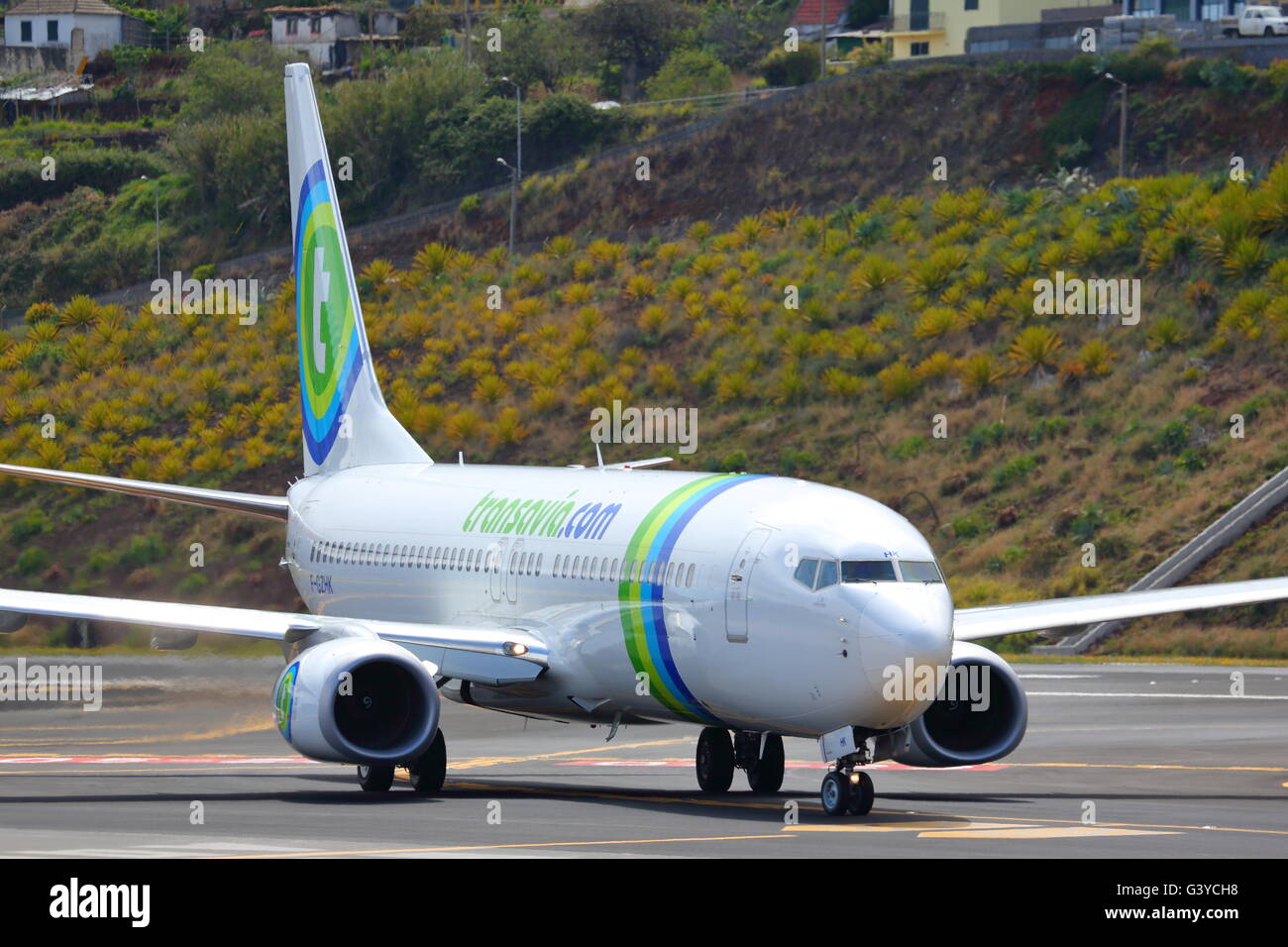 Transavia France Boeing 737-800 F-GZHK arrivant à l'aéroport de Funchal, Madeira, Portugal Banque D'Images