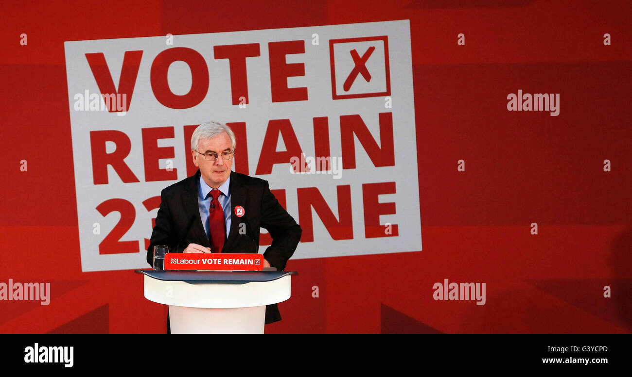 L'ombre du travail John McDonnell chancelier à l'Union européenne, l'Université métropolitaine de Manchester, où lui et l'ancien Premier ministre britannique Gordon Brown a fait équipe à faire du travail pour les autres cas dans l'UE. Banque D'Images