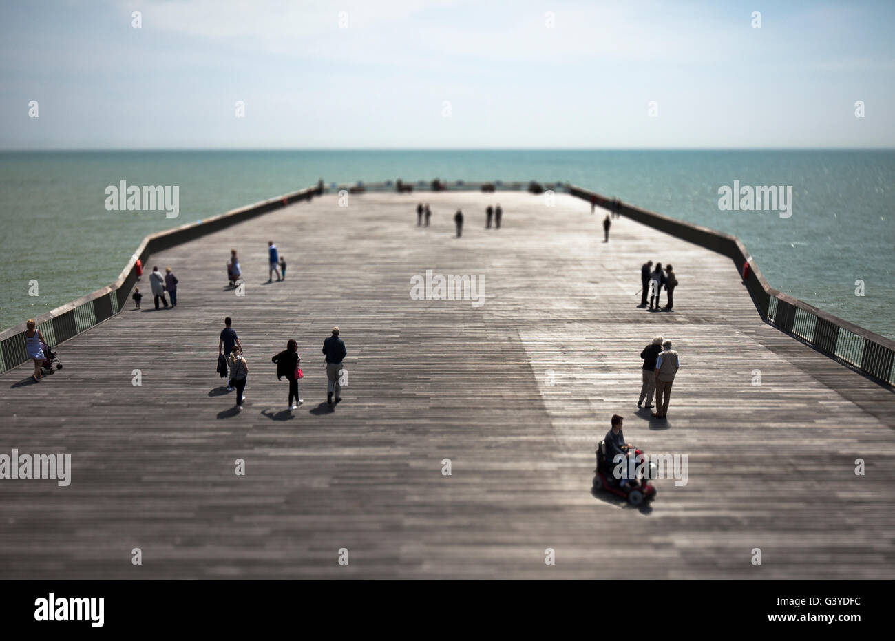 Le pont de Hastings Pier vide. Banque D'Images