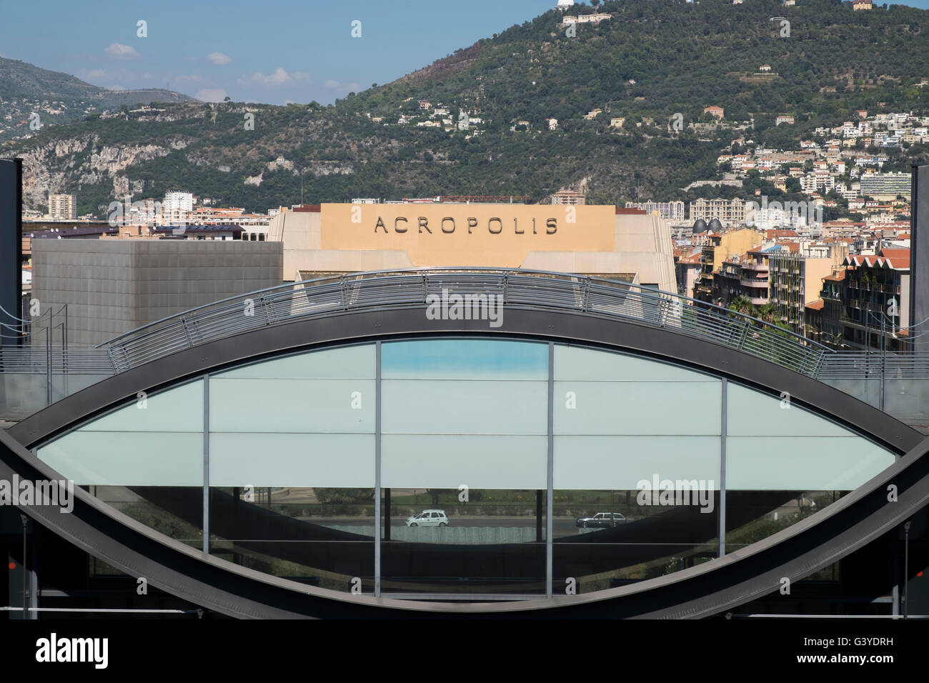 À la recherche du toit du musée d'Art moderne et contemporain (Musée d'art moderne et d'art contemporain MAMAC de Nice, France. Banque D'Images