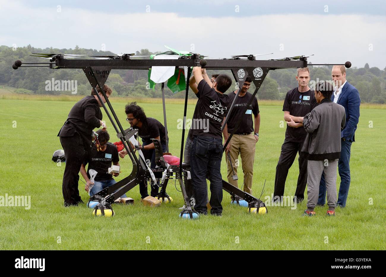 Le duc de Cambridge se penche sur les droits de l'exercice, une tempête de drone, à la London 2016 Forum fondateurs à Watford. Banque D'Images