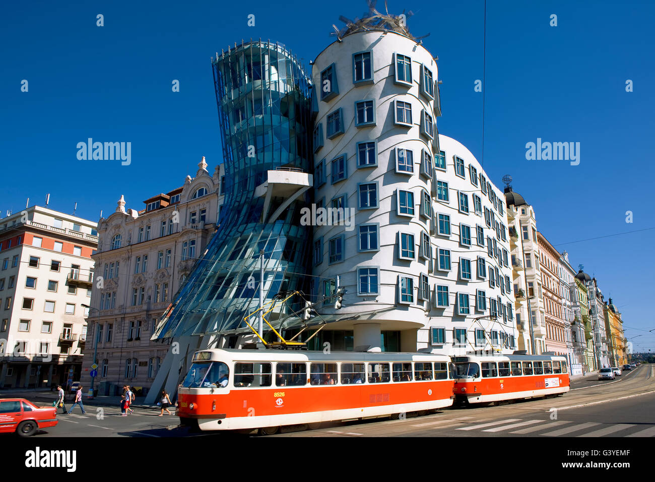 Bâtiment Ginger et Fred ( la maison qui danse) par Frank Gehry à Prague Banque D'Images