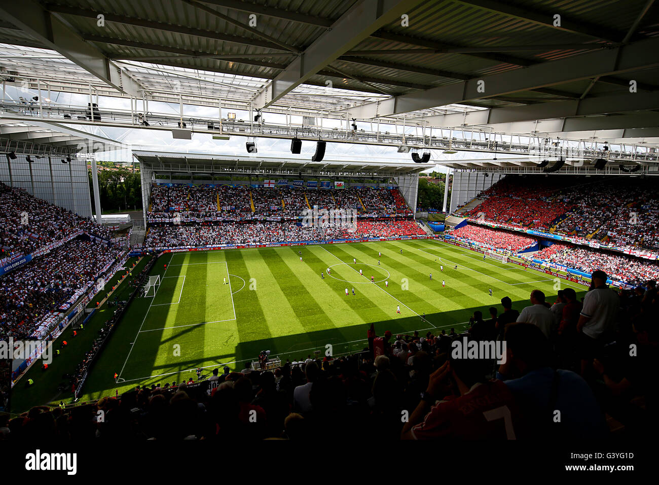 Vue générale de l'action correspond au cours de l'UEFA Euro 2016, Groupe B match au Stade Félix Bollaert-Delelis, lentille. Banque D'Images