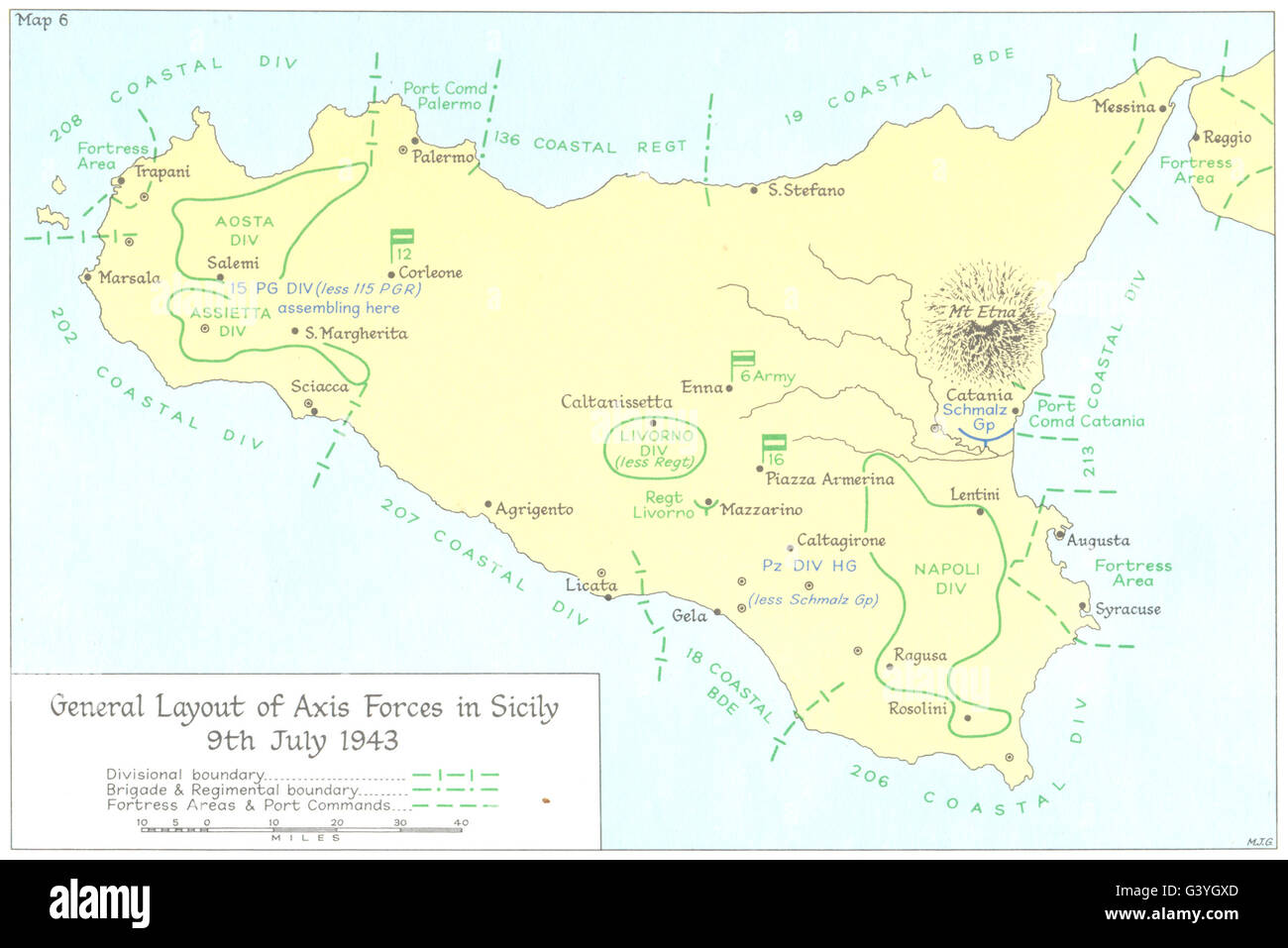 Italie : les terres des Alliés en Sicile en juillet 1943 : les forces de l'axe 9th, 1973 carte vintage Banque D'Images