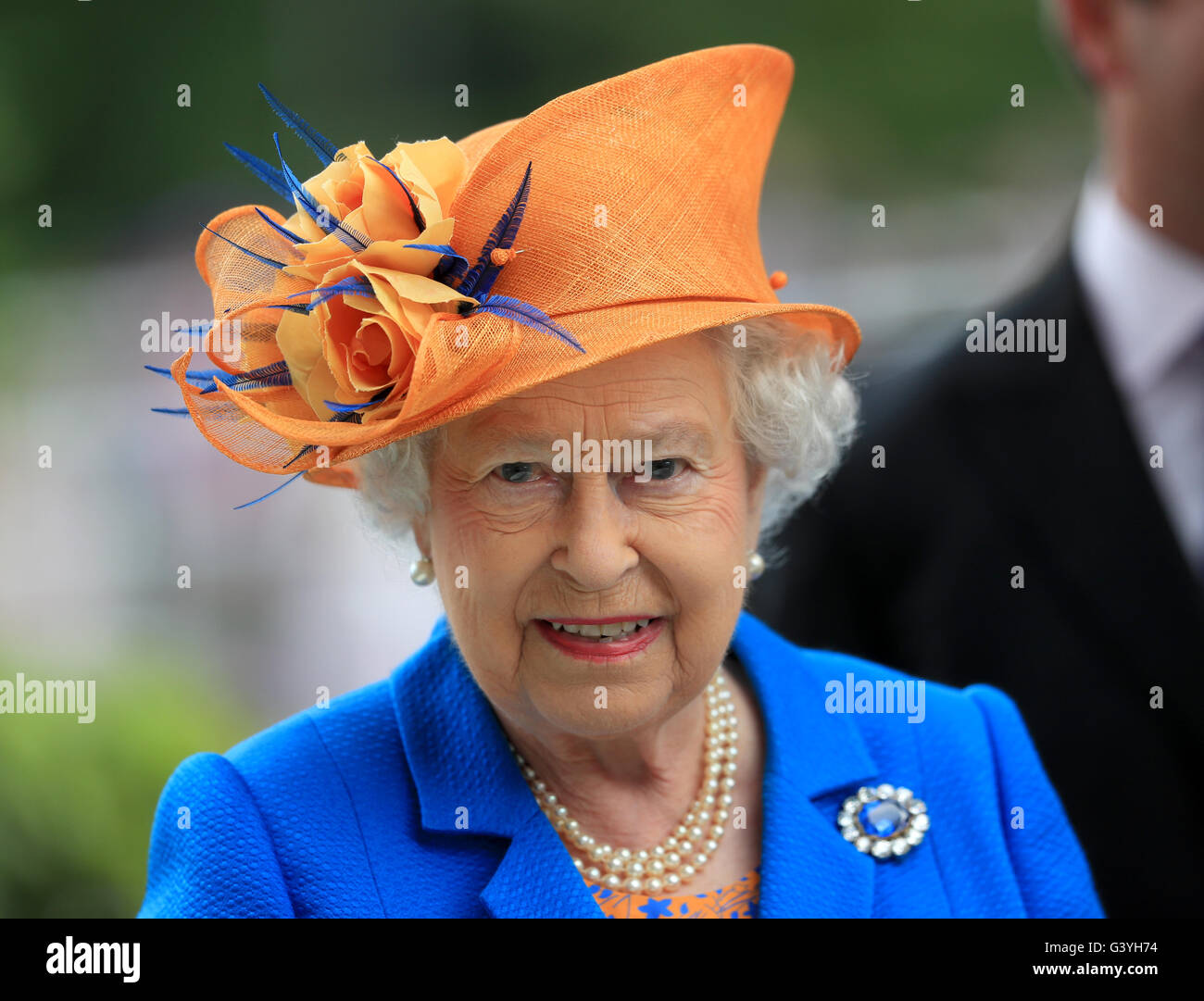 La reine Elizabeth II lors de la troisième journée de Royal Ascot, 2016 à Ascot Racecourse. Banque D'Images