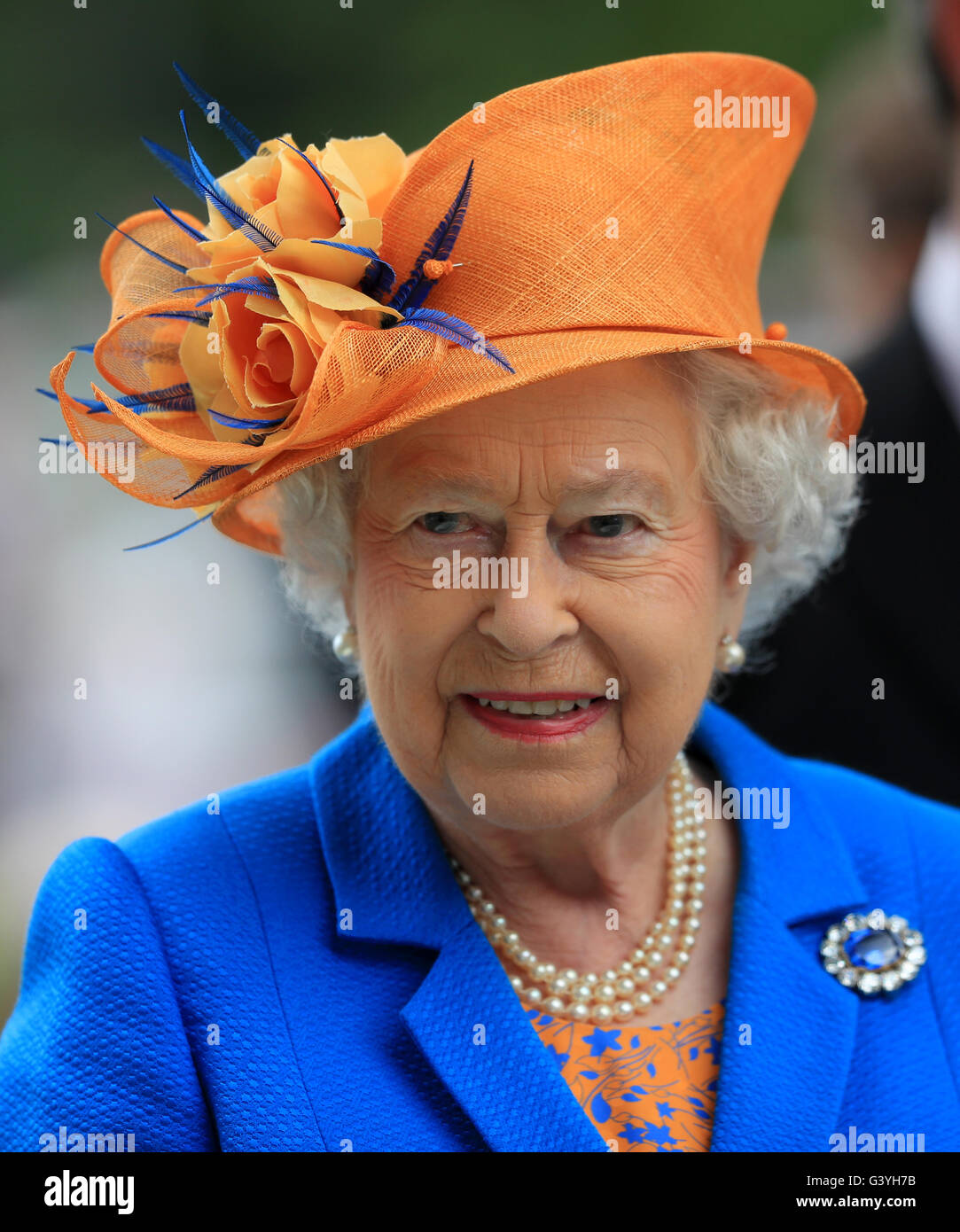 La reine Elizabeth II lors de la troisième journée de Royal Ascot, 2016 à Ascot Racecourse. Banque D'Images