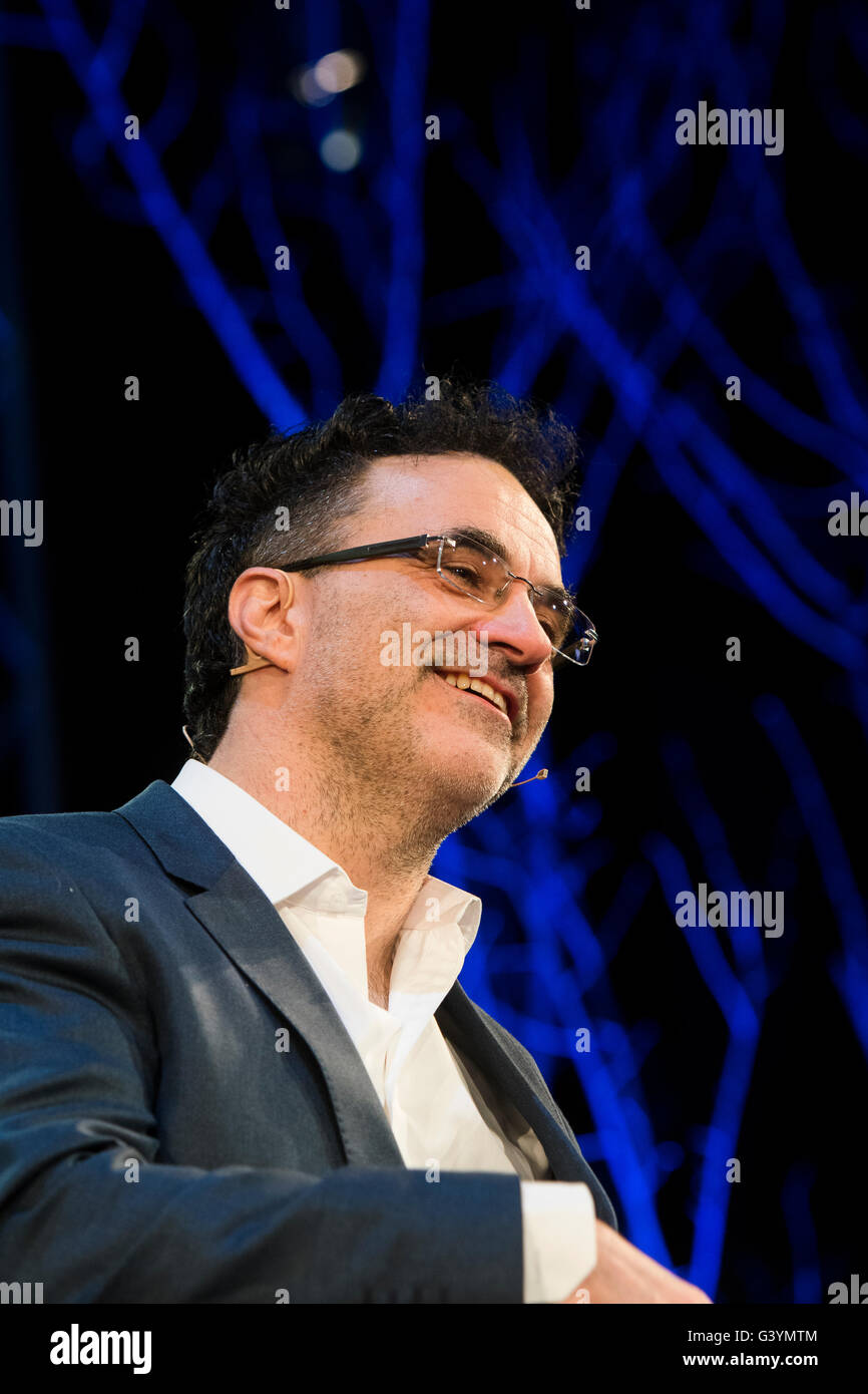 Noel Fitzpatrick, Irish world-class de neuro-orthopédie spécialiste vétérinaire. Personnalité de la télévision, parlant au Hay Festival, le samedi 28 mai 2016 Banque D'Images