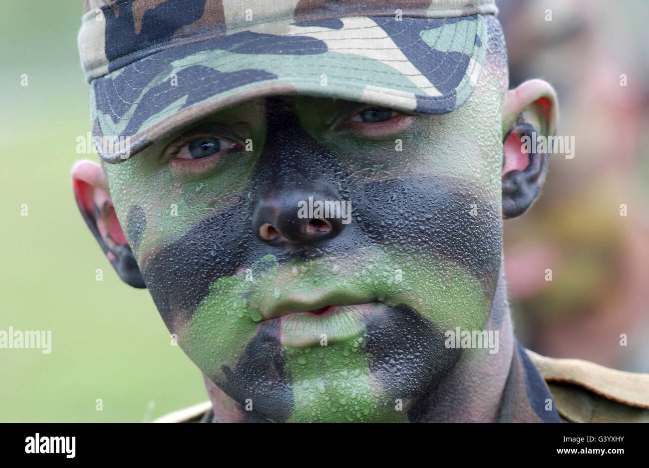 Soldat de l'armée américaine portant la peinture de camouflage. Banque D'Images