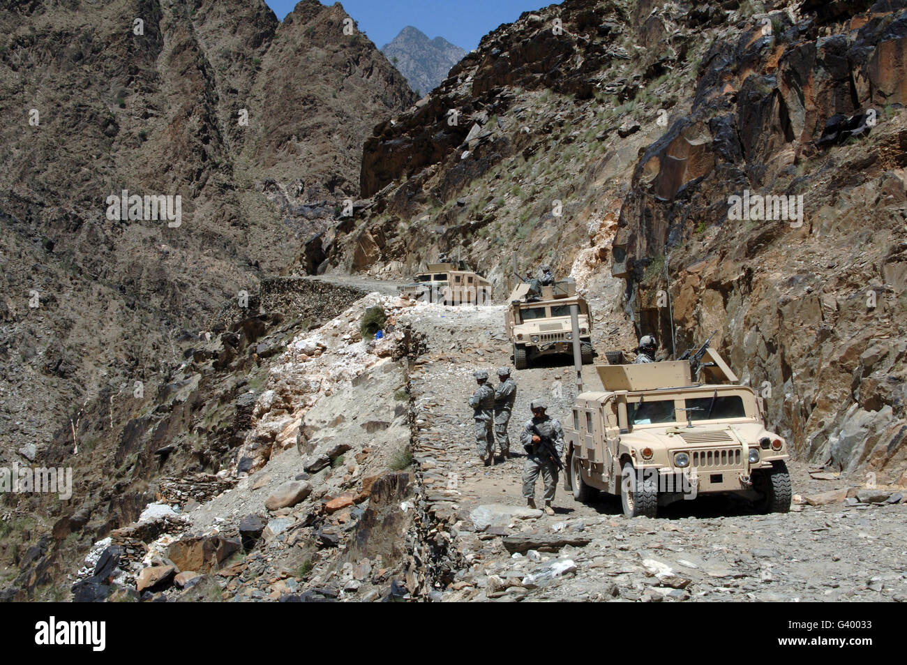 Les soldats de l'Équipe de reconstruction provinciale de Kalagush Titine Valley patrouille en Afghanistan. Banque D'Images