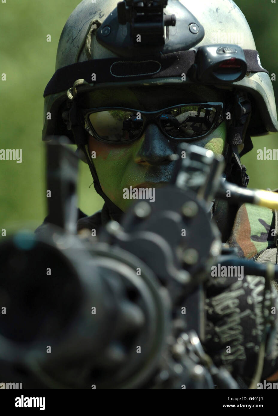 Un Special Warfare Combatant-craft Crewman mans un GAU-17 minigun. Banque D'Images