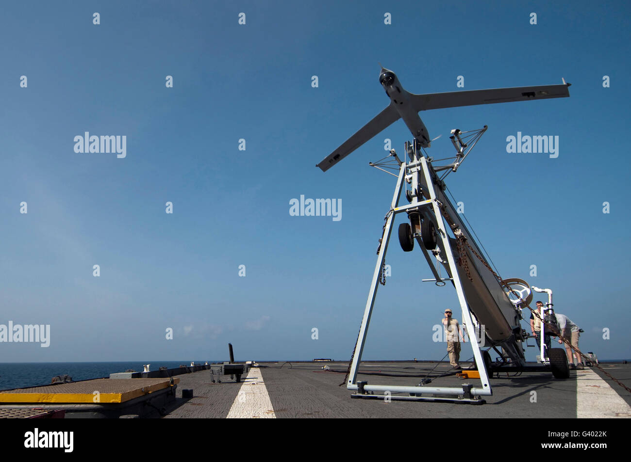 Un UAV Scan Eagle lance depuis la cabine de pilotage de l'USS Comstock. Banque D'Images
