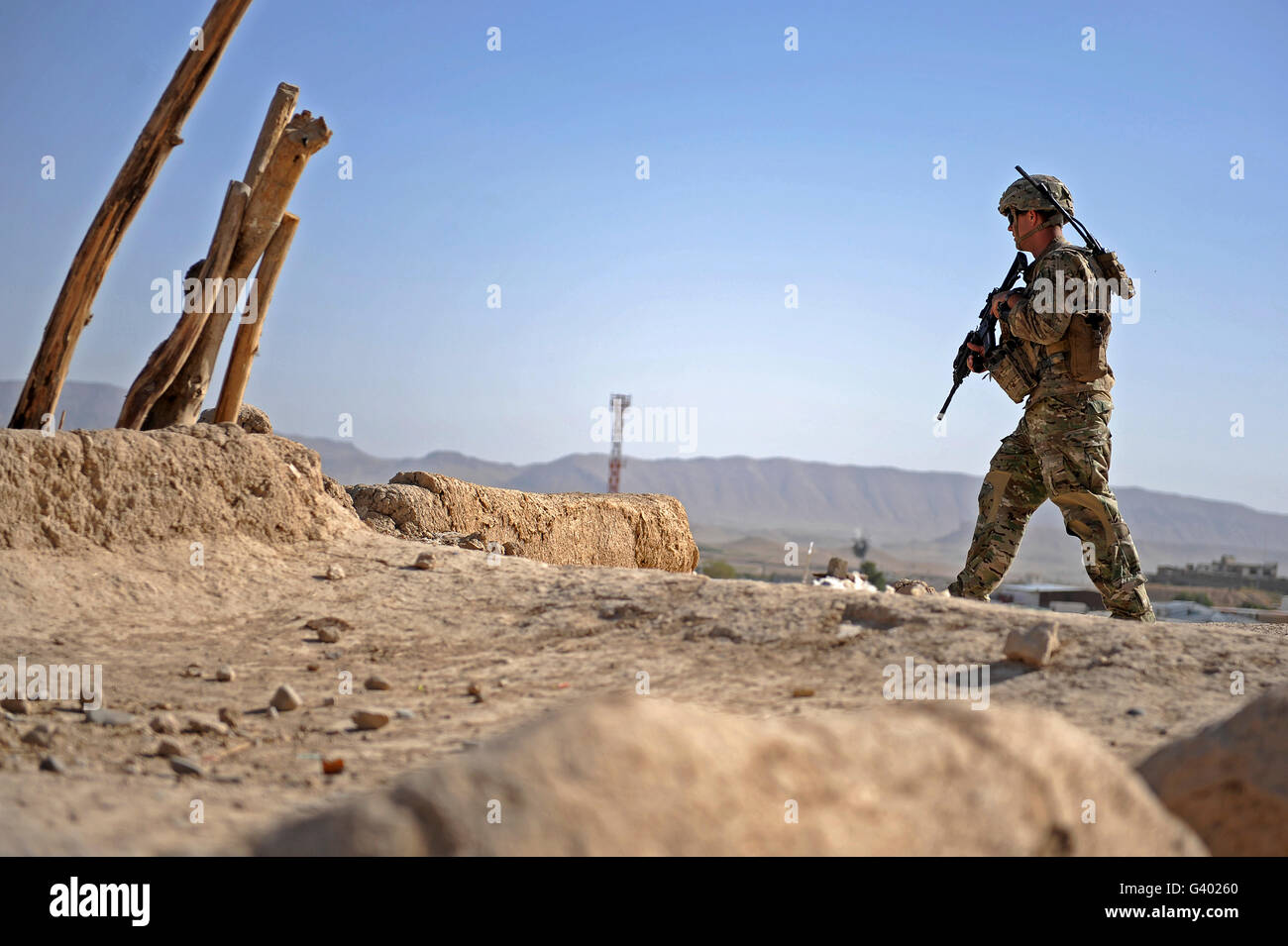 Soldat de l'armée américaine d'une patrouille à pied dans la ville de Qalat, Afghanistan. Banque D'Images