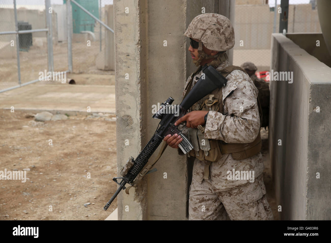 U.S. Marine fournit la sécurité au Camp Sapadalure, Afghanistan. Banque D'Images