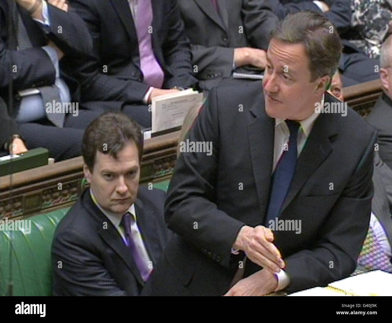 Le premier ministre David Cameron parle lors de questions au premier ministre à la Chambre des communes, Londres. Banque D'Images