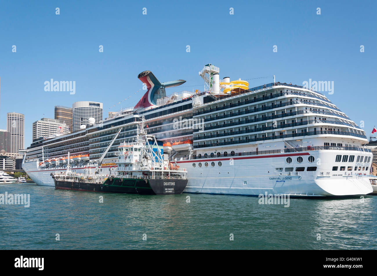 'Carnival Legend' bateau de croisière amarré à Circular Quay, Sydney Harbour, Sydney, New South Wales, Australia Banque D'Images