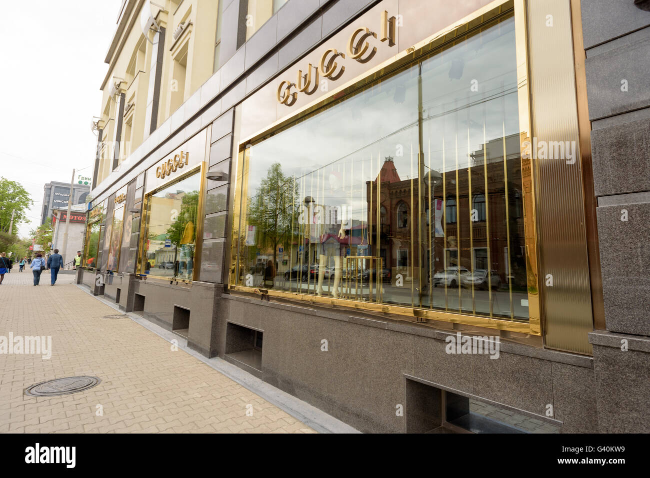 La devanture de la boutique Gucci à Ekaterinbourg en Russie Banque D'Images