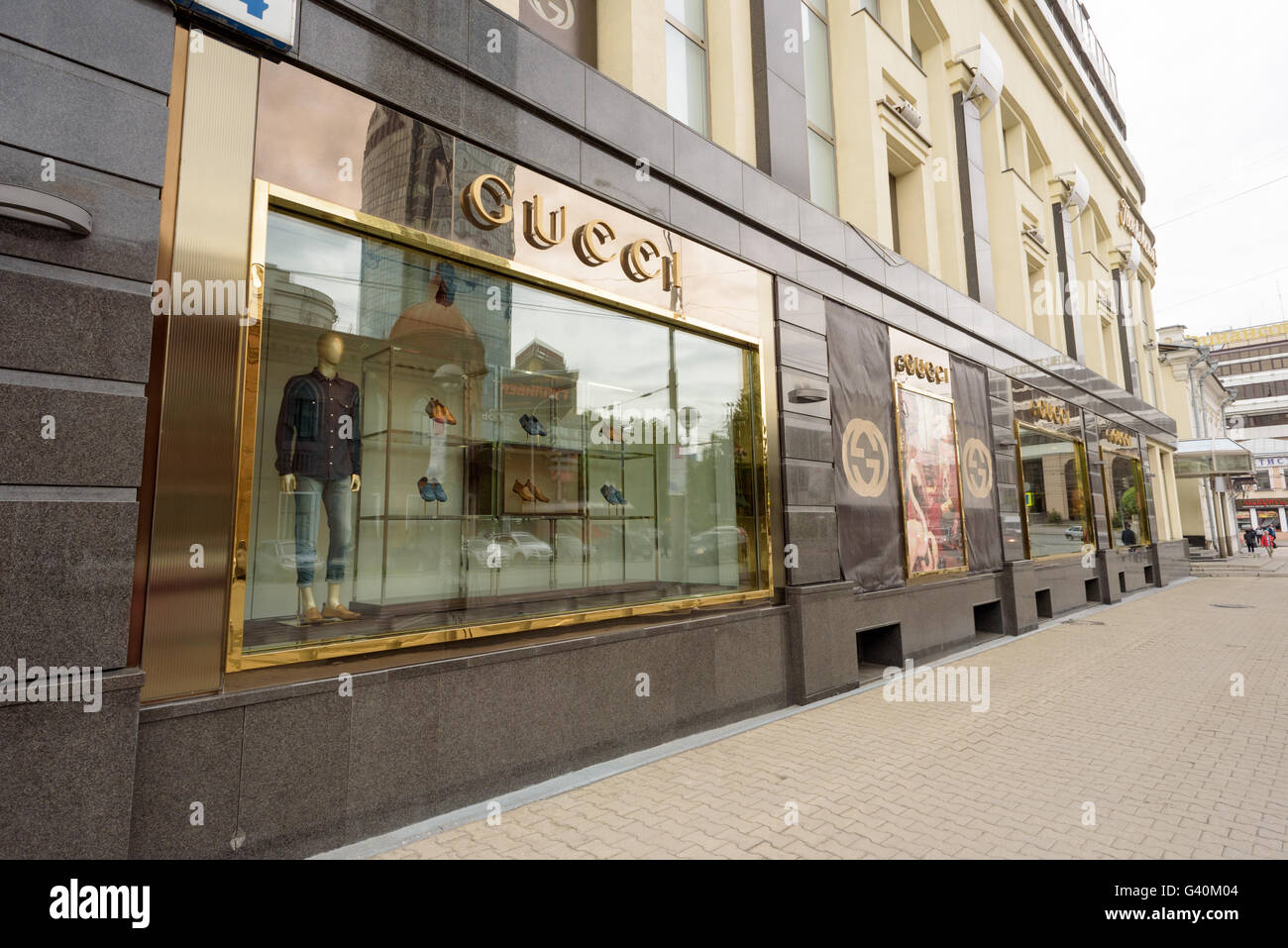 La devanture de la boutique Gucci à Ekaterinbourg en Russie Banque D'Images
