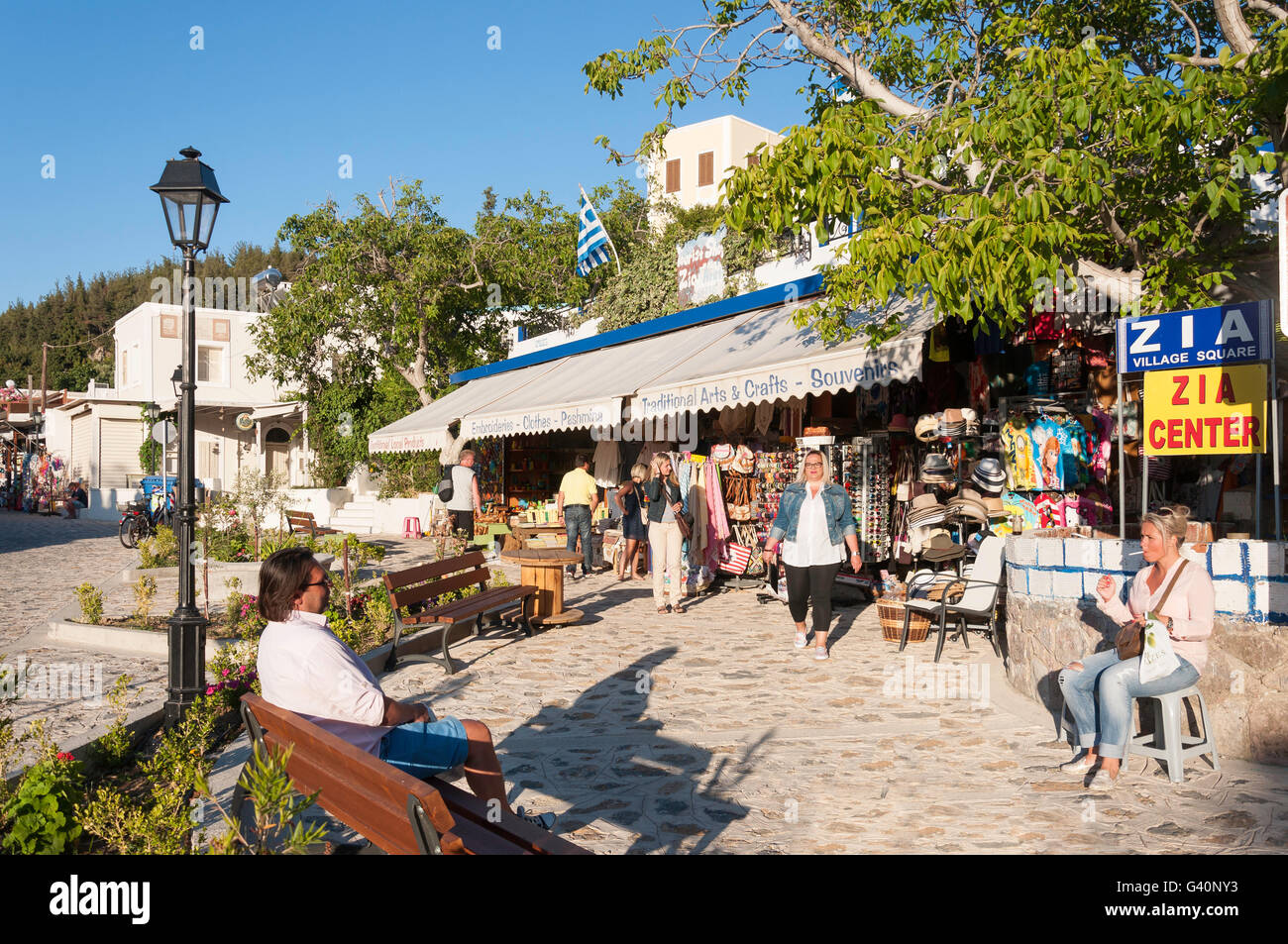 Town Square in hillside village de Zia, Kos (Cos), du Dodécanèse, Grèce, région sud de la Mer Egée Banque D'Images