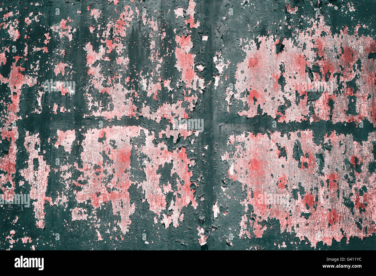 L'écaillage de la peinture aux couleurs rétro sur surface métallique, grunge background. Banque D'Images